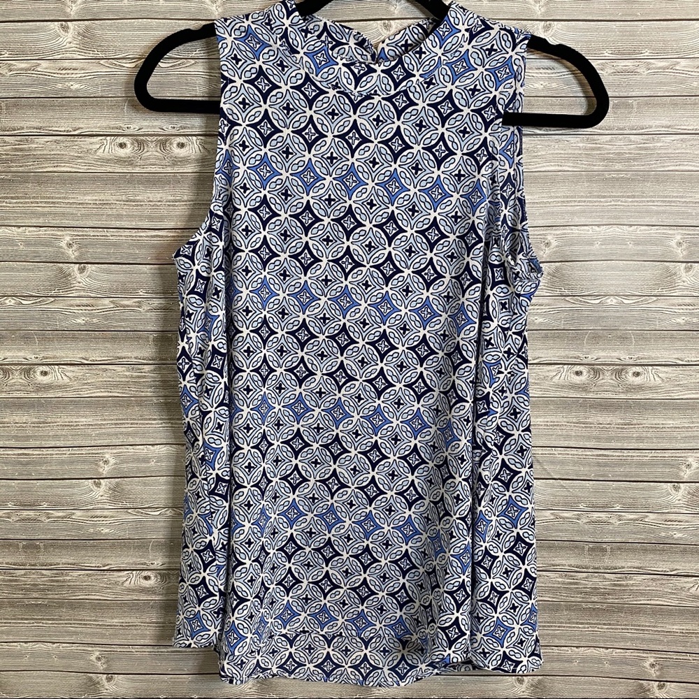 🐝 Mud Pie Blue and White Geometric Print Tank